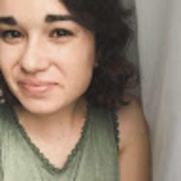 Meet your Posher, Kayla - Picture 1 of 1